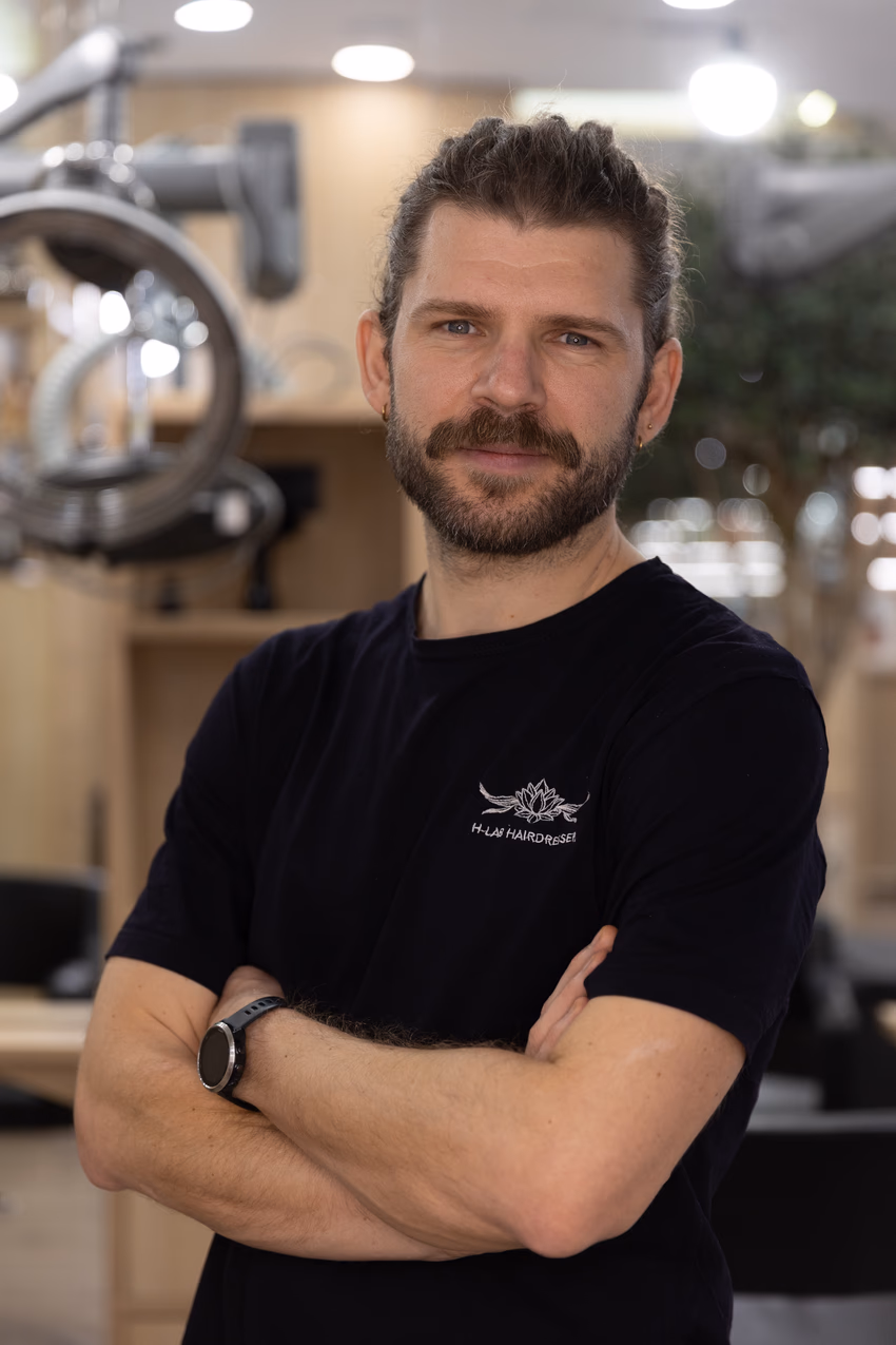 George, Founder / Senior Stylist di H-Lab Hairdresser