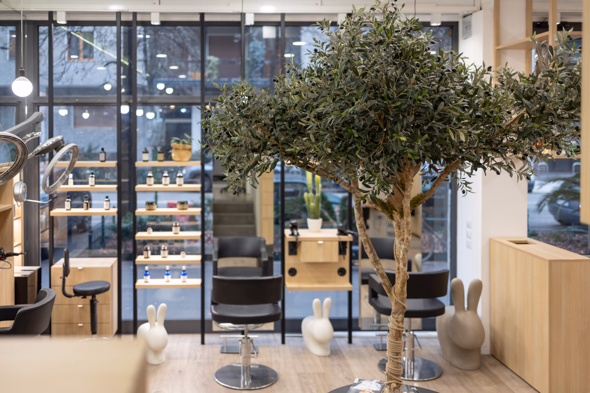 Il salone H-Lab Hairdresser in Via Correggio a Milano
